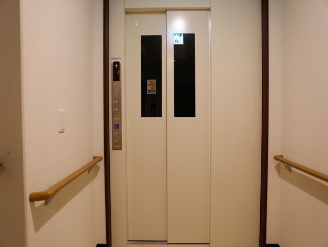 エレベーター前の通路