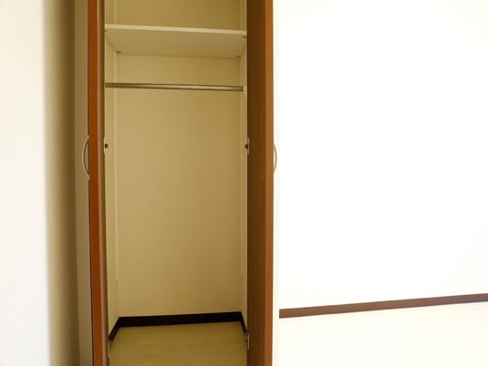 シンプルなクローゼット