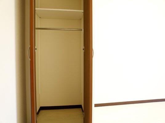 シンプルなクローゼット