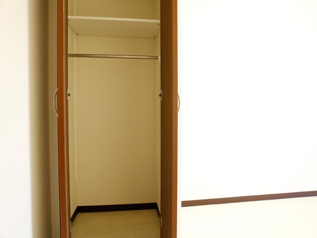 シンプルなクローゼット