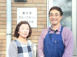 笑顔のスタッフ二人