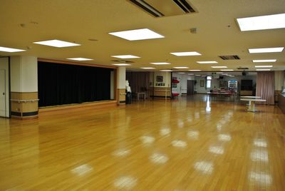 広々とした施設の共有スペース