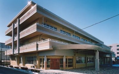 三階建ての外観
