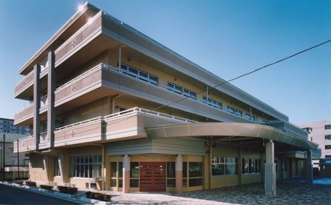 三階建ての外観