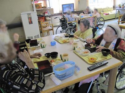 食事を楽しむ様子