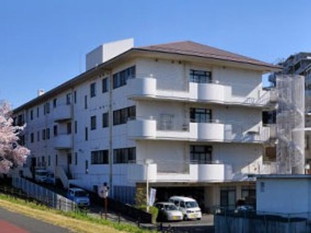 落ち着いた外観の建物 外観 日差しをたっぷり浴びた穏やかな雰囲気の建物です。職場としての快適さを感じられます。