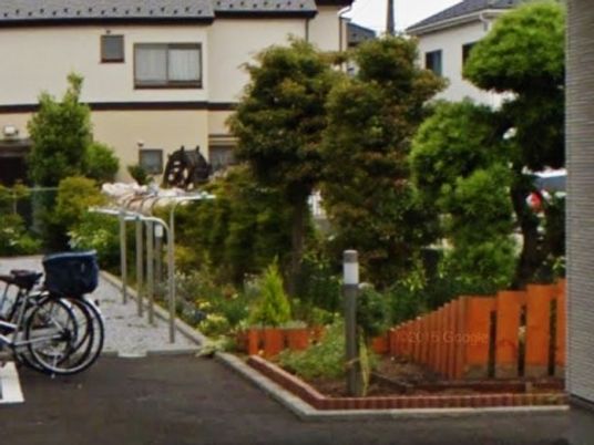 緑あふれる施設入口