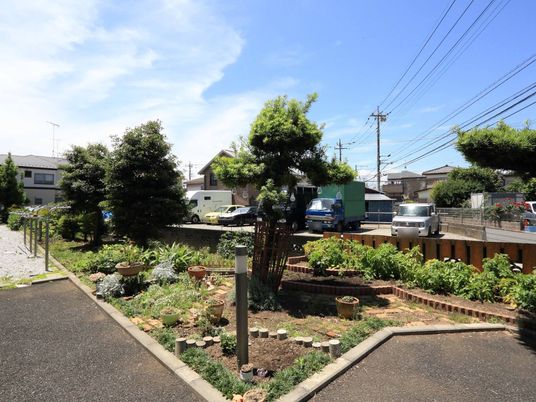 緑豊かな庭園風景