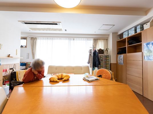 居室の様子を捉えた構図