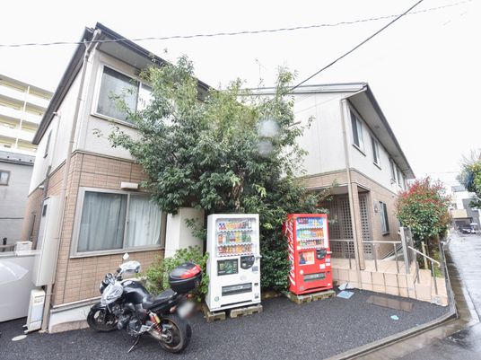 雨の日の外観