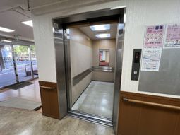 広いエレベーター