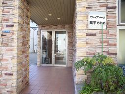 明るいエントランス前景