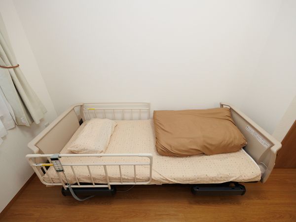 整備された居室のベッド