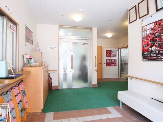 エントランスの明るい様子