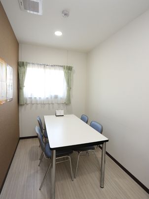 多目的室の清潔な空間
