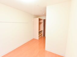 明るい居室の一角