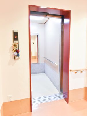 エレベーターの入口