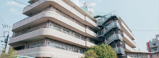 モダンな建物の外観