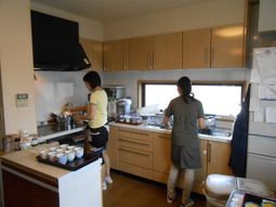 調理中のスタッフ活動