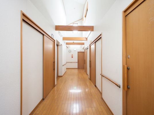 きれいな施設の廊下