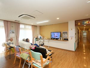 リラックス空間と廊下の様子