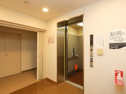 清潔感のあるエレベーターホール