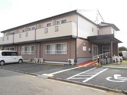茶色の建物の外観