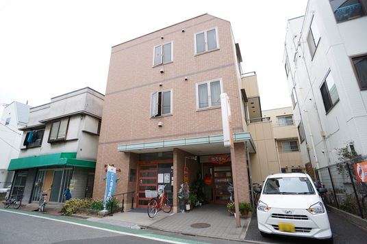 都会の明るい外観