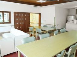ゆったりとした食堂の様子