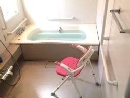 バリアフリーの浴室設備