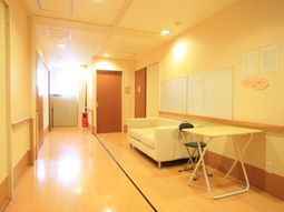 廊下の明るいイメージ