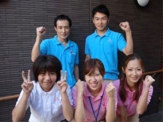 元気なスタッフ集合