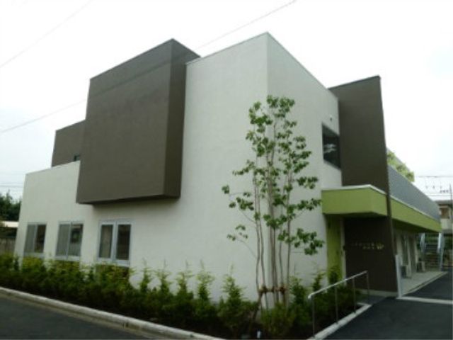 モダンな建物の外観 外観 モダンで洗練されたデザインの建物です。開放的なエントランスが迎えてくれ、訪れる人々に安らぎを提供します。