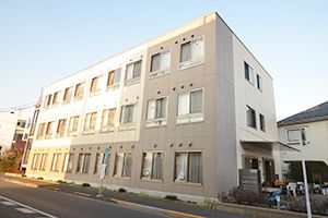 3階建ての建物外観