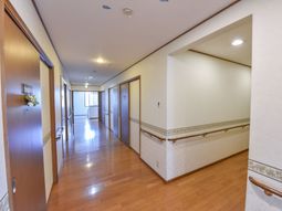 明るい廊下の様子