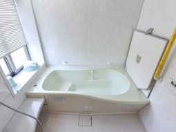 ゆったりした浴室の一角