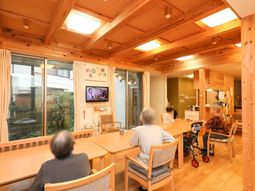 木の温もりあふれる食堂