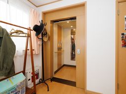 玄関と廊下の様子