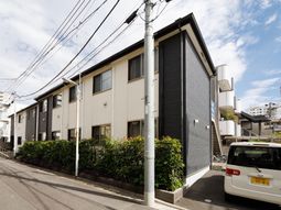 清潔感のある明るい建物外観