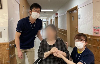 人々が集う廊下