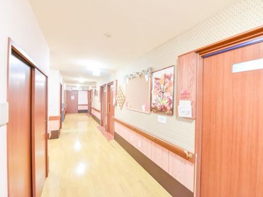 清潔感ある廊下の風景