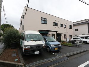 外観と駐車場