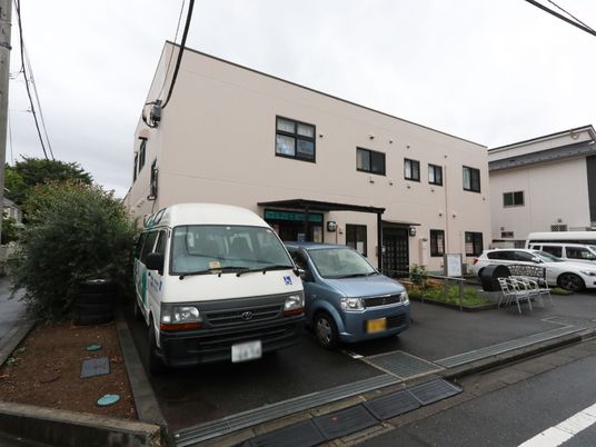 外観と駐車場