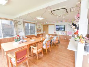 温かな食堂の日常風景