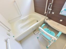 バリアフリーの浴室設備
