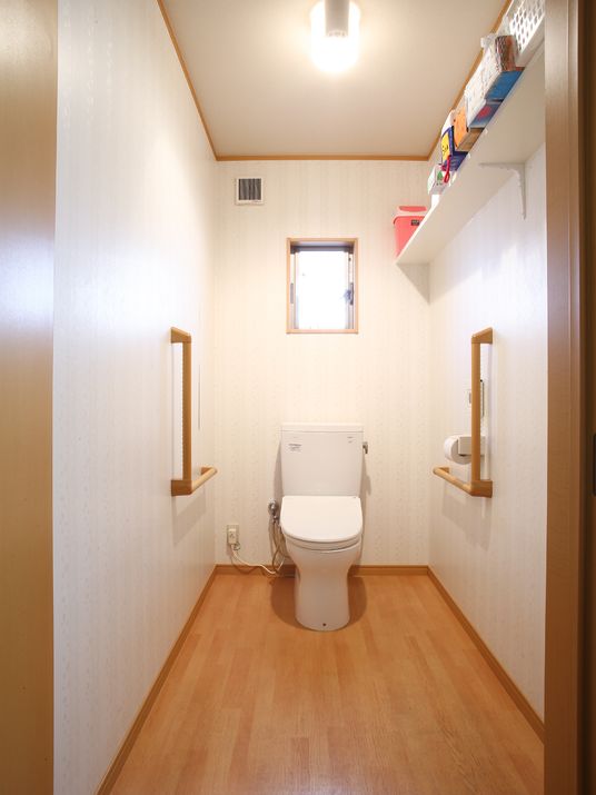 清潔なトイレの一室