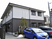 落ち着いた色合いの建物外観