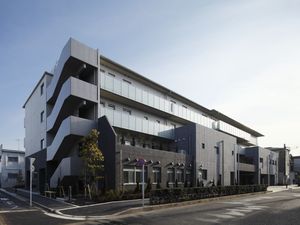スタイリッシュな施設の外観