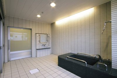 ゆったりしたバリアフリー浴室