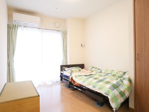 明るい個室の居室